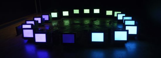Raoul Kurvitza teos Pentatonic Colour System II. Programme 01 and 03. 1994/1999. Installatsioon. Eesti Kunstimuuseumi kogu